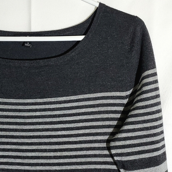 Cable & Gauge Grey Two-Tone Horizontal Stripe 3/4 Sleeve Knit Top - Medium - Picture 2 of 10